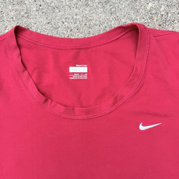 NikeFIT DRY Women’s T-Shirt Size Small Red Athletic Soft Stretch Tee Lightweight - Picture 3 of 3